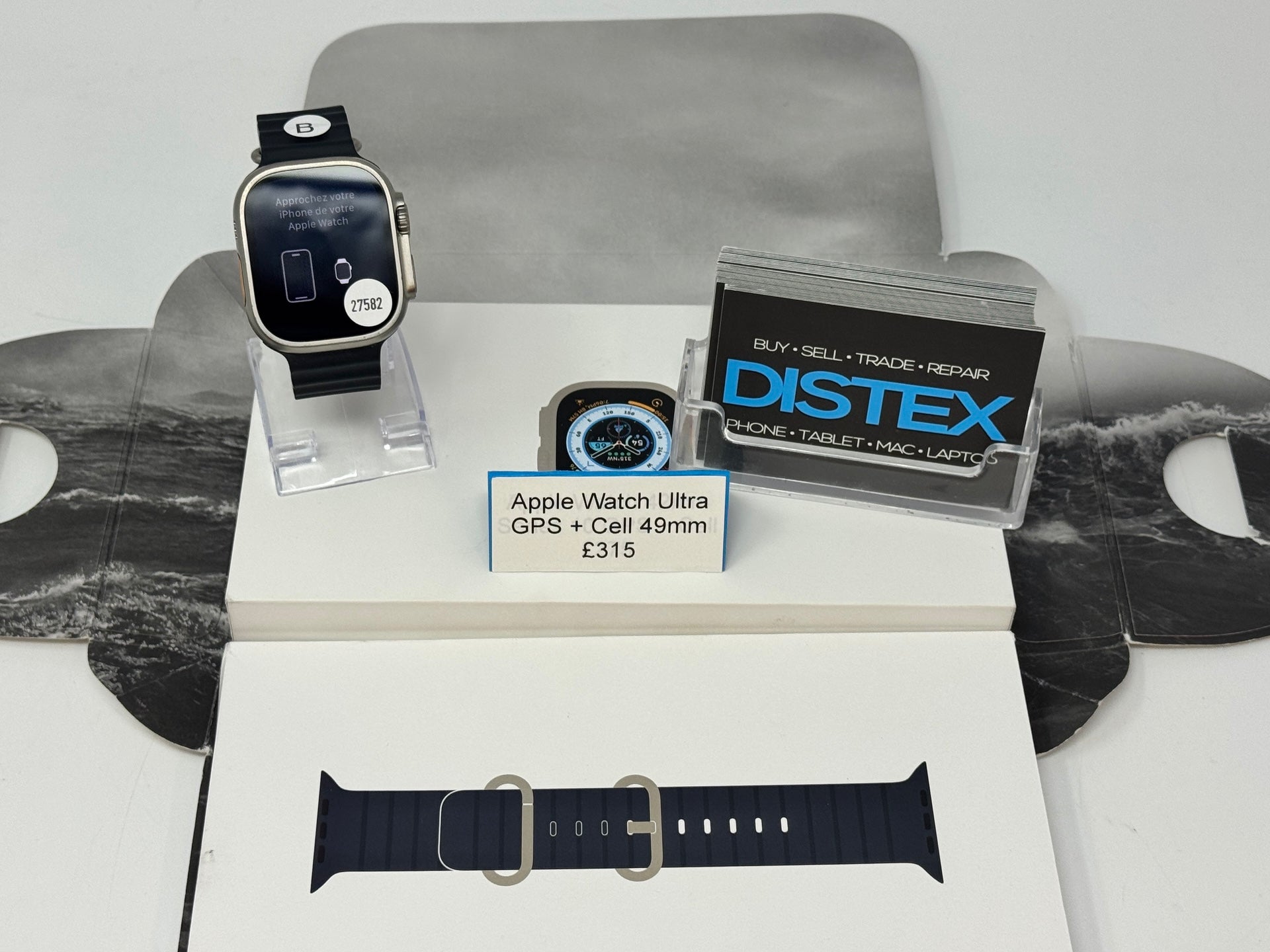 Apple Watch Ultra 49mm GPS+Cellular Titanium (B) M27582